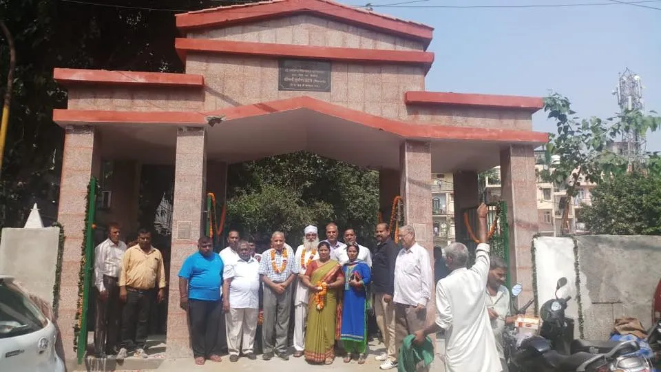 सुभाष शर्मा पार्क, किलोकरी में ऑर्नामेंटल गेट का उद्घाटन — तस्वीर 2 में से 6