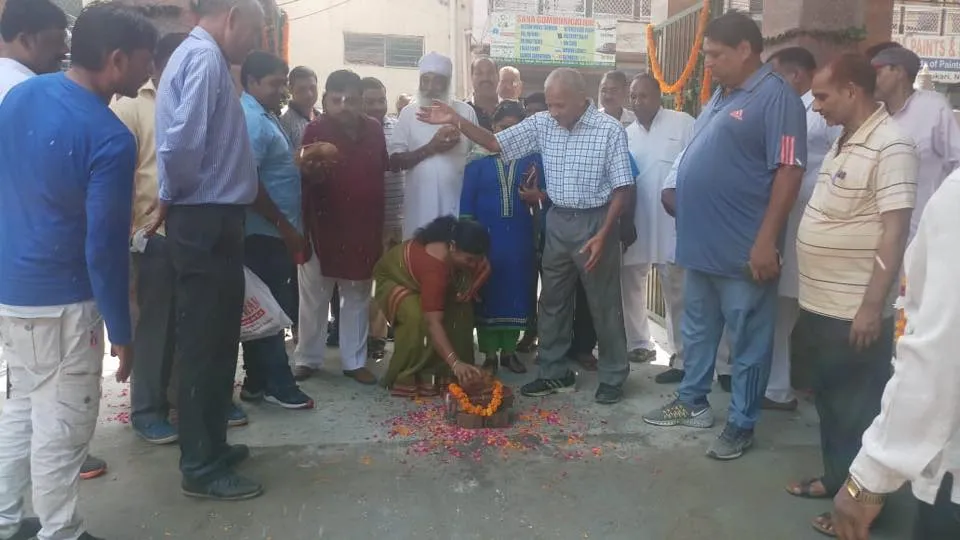 सुभाष शर्मा पार्क, किलोकरी में ऑर्नामेंटल गेट का उद्घाटन — तस्वीर 3 में से 6