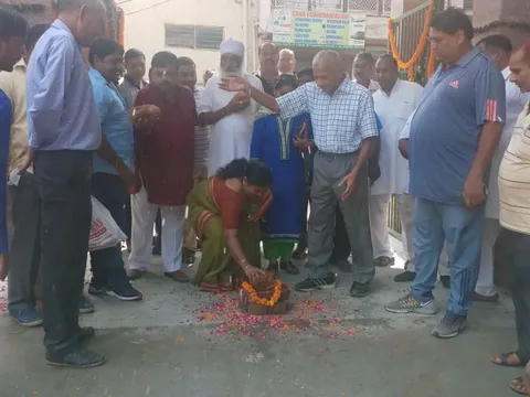 सुभाष शर्मा पार्क, किलोकरी में ऑर्नामेंटल गेट का उद्घाटन — 3