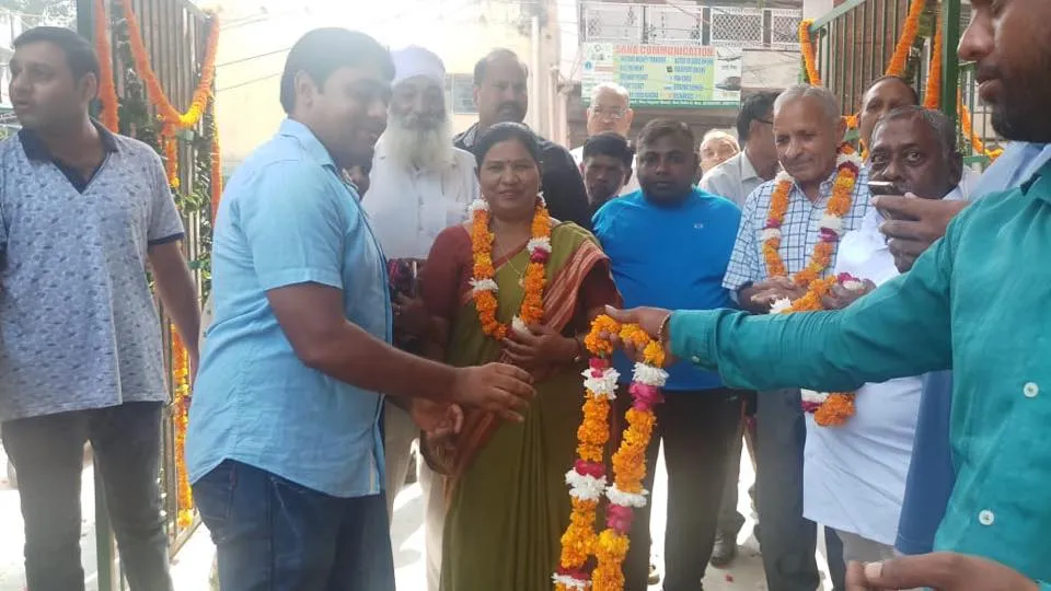 सुभाष शर्मा पार्क, किलोकरी में ऑर्नामेंटल गेट का उद्घाटन — तस्वीर 4 में से 6