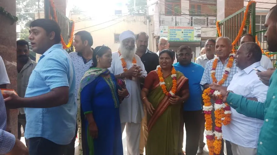 सुभाष शर्मा पार्क, किलोकरी में ऑर्नामेंटल गेट का उद्घाटन — तस्वीर 6 में से 6