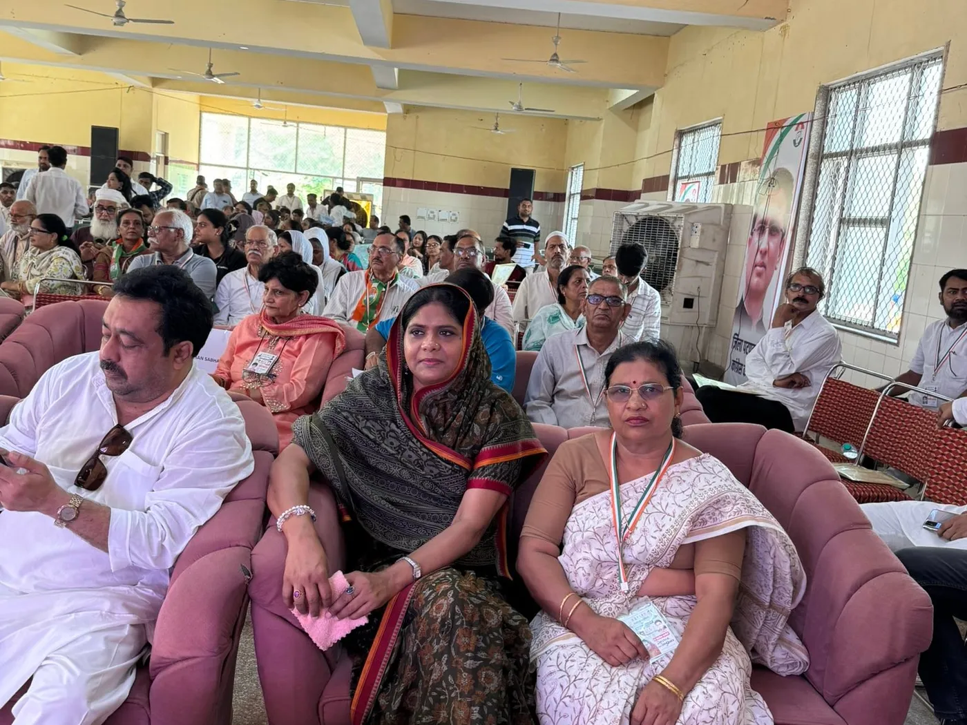 कांग्रेस पार्टी की बैठक — तस्वीर 4 में से 5