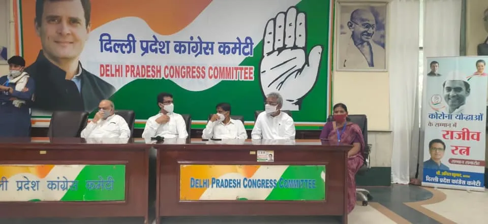 दिल्ली प्रदेश कांग्रेस कमेटी कार्यालय में बैठक — तस्वीर 2 में से 5