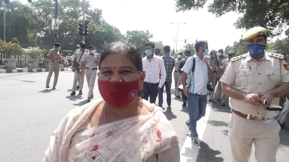 हुकुमचंद पार्क, सनलाइट कॉलोनी नंबर 2 में वरिष्ठ नागरिकों के लिए योगा हॉल का उद्घाटन — तस्वीर 2 में से 6