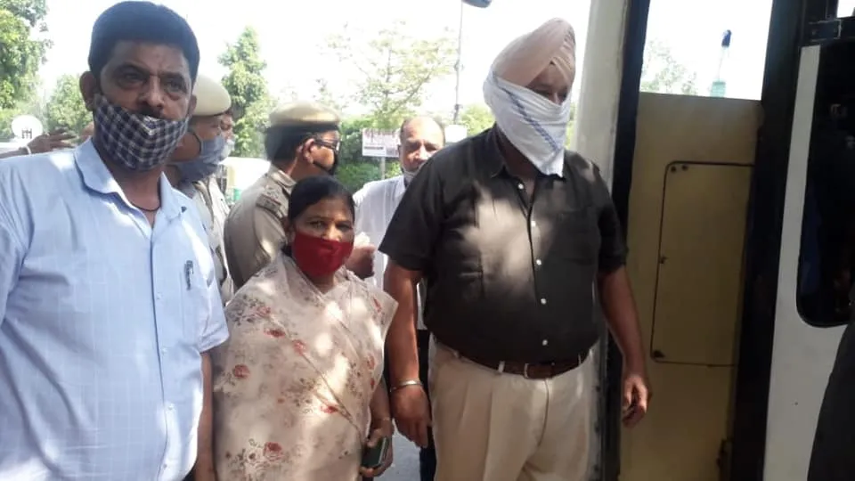 हुकुमचंद पार्क, सनलाइट कॉलोनी नंबर 2 में वरिष्ठ नागरिकों के लिए योगा हॉल का उद्घाटन — तस्वीर 4 में से 6