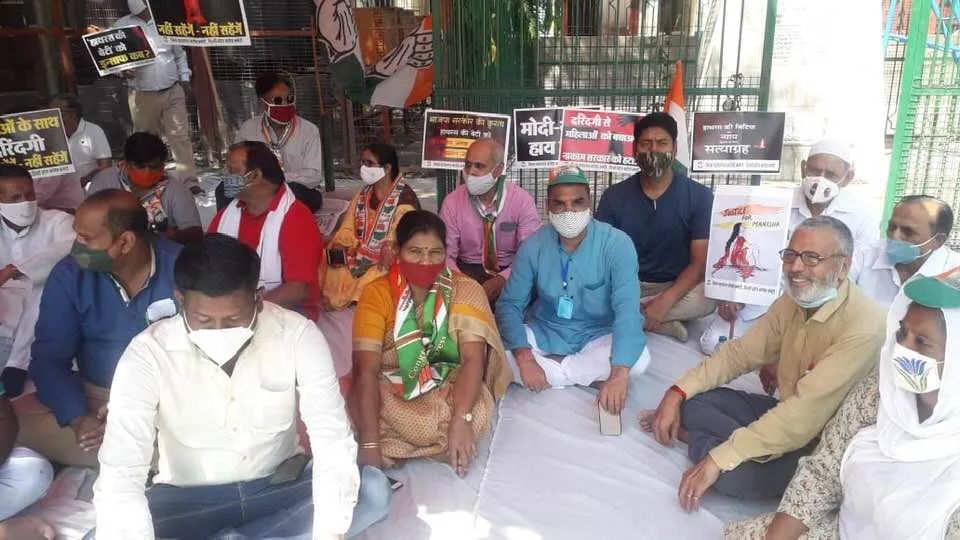 अंबेडकर पार्क में हाथरस पीड़िता को इंसाफ दिलाने हेतु सत्याग्रह — तस्वीर 2 में से 6