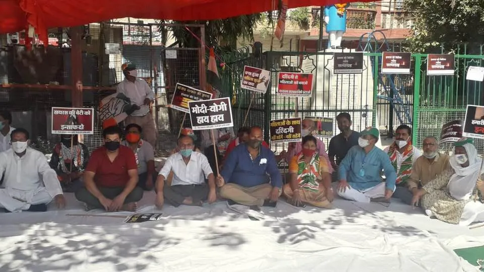 अंबेडकर पार्क में हाथरस पीड़िता को इंसाफ दिलाने हेतु सत्याग्रह — तस्वीर 4 में से 6