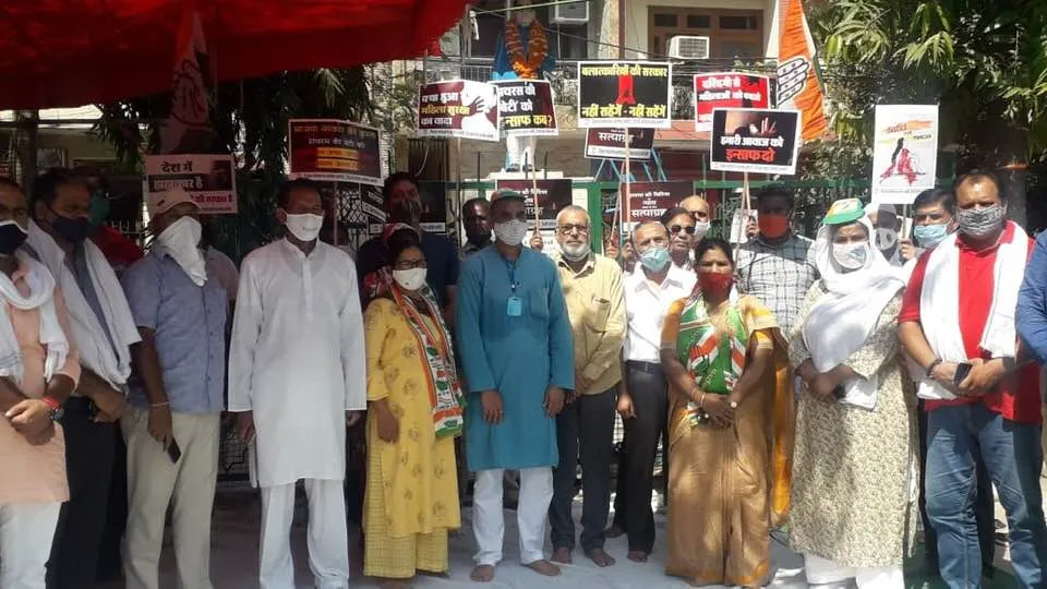 अंबेडकर पार्क में हाथरस पीड़िता को इंसाफ दिलाने हेतु सत्याग्रह — तस्वीर 5 में से 6