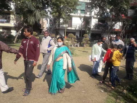 स्टोर के पीछे वाले पार्क का सर्वे