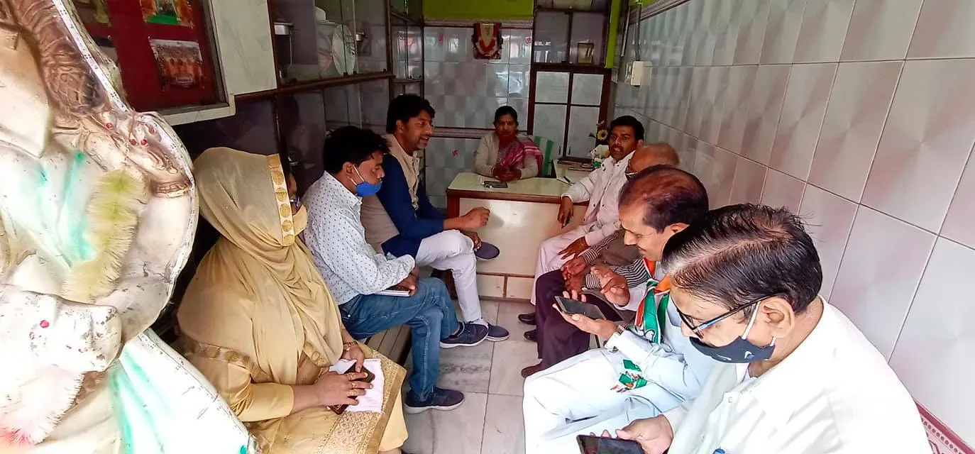 कल्याणपुरी उपचुनाव: कांग्रेस प्रत्याशी के कार्यालय का शुभारंभ — तस्वीर 2 में से 5