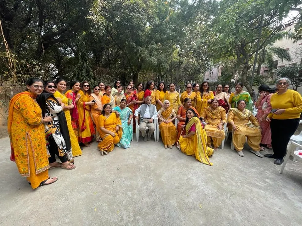 सिद्धार्थ एन्क्लेव में बसंत पंचमी महोत्सव — तस्वीर 2 में से 6