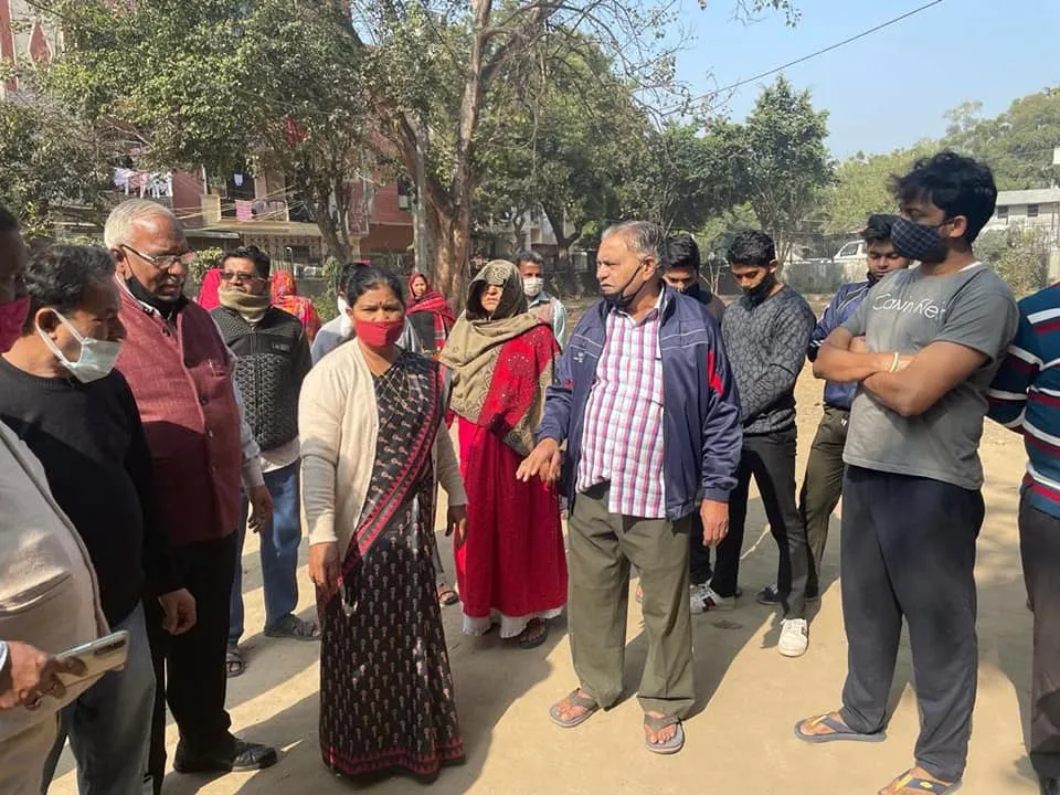 शालीमार धोबी बस्ती पार्क में नए फुटपाथ का उद्घाटन — तस्वीर 1 में से 5