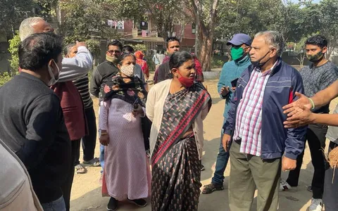 शालीमार धोबी बस्ती पार्क में नए फुटपाथ का उद्घाटन