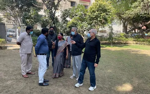 सिद्धार्थ एन्क्लेव में पार्कों की सफाई का सर्वे