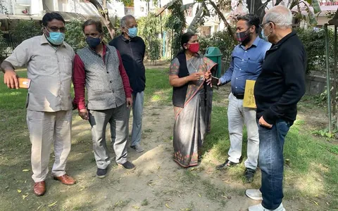 सिद्धार्थ एन्क्लेव में पार्कों की सफाई का सर्वे