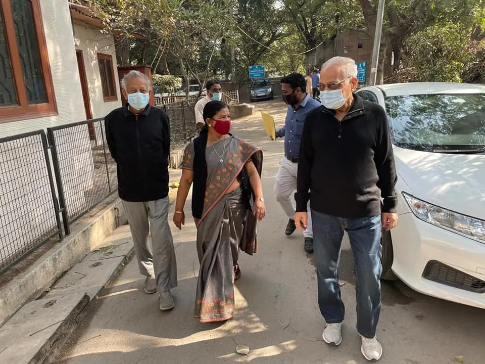 सिद्धार्थ एन्क्लेव में पार्कों की सफाई का सर्वे — तस्वीर 6 में से 6