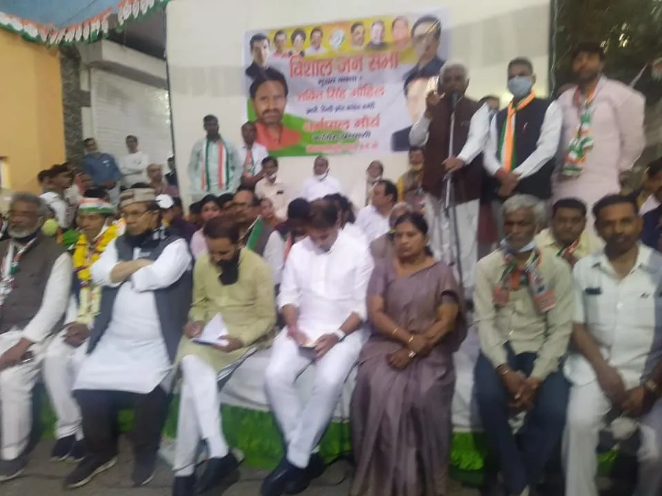 कांग्रेस प्रत्याशी धर्मपाल मौर्या के समर्थन में जन सभा — तस्वीर 1 में से 6