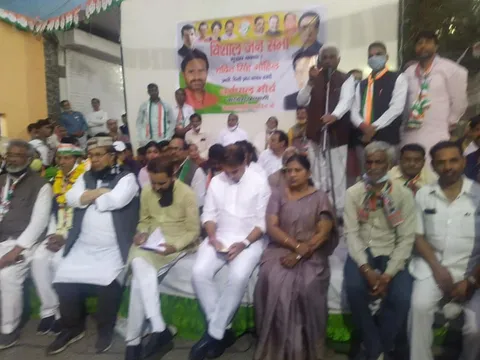 कांग्रेस प्रत्याशी धर्मपाल मौर्या के समर्थन में जन सभा