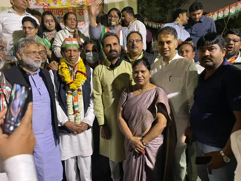 कांग्रेस प्रत्याशी धर्मपाल मौर्या के समर्थन में जन सभा — तस्वीर 3 में से 6