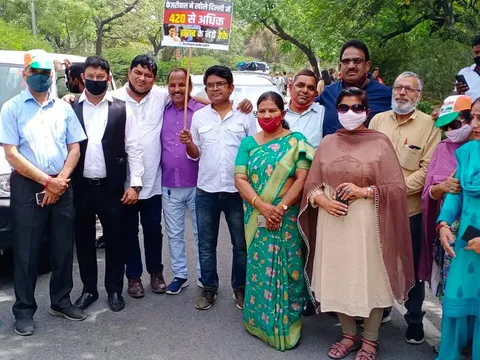 शराब पीने की न्यूनतम आयु घटाए जाने के खिलाफ कांग्रेस का विरोध प्रदर्शन