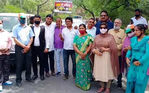 शराब पीने की न्यूनतम आयु घटाए जाने के खिलाफ कांग्रेस का विरोध प्रदर्शन