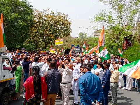 शराब पीने की न्यूनतम आयु घटाए जाने के खिलाफ कांग्रेस का विरोध प्रदर्शन — 7