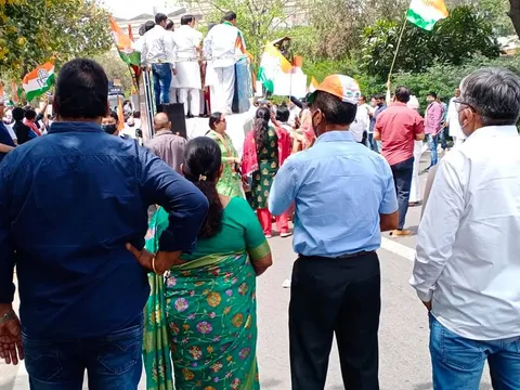 शराब पीने की न्यूनतम आयु घटाए जाने के खिलाफ कांग्रेस का विरोध प्रदर्शन — 8