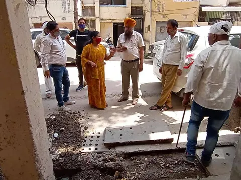 सिद्धार्थ एक्सटेंशन पॉकेट A में बरसाती नालियों की सफाई — 3