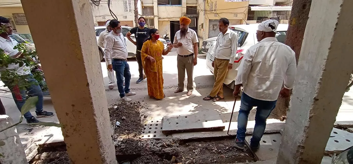 सिद्धार्थ एक्सटेंशन पॉकेट A में बरसाती नालियों की सफाई — तस्वीर 3 में से 8