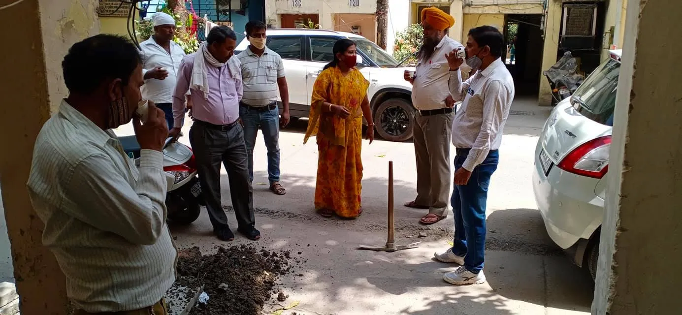 सिद्धार्थ एक्सटेंशन पॉकेट A में बरसाती नालियों की सफाई — तस्वीर 4 में से 8