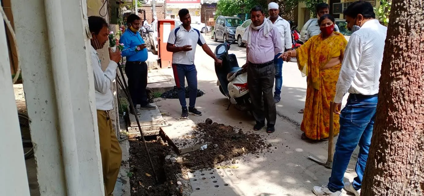 सिद्धार्थ एक्सटेंशन पॉकेट A में बरसाती नालियों की सफाई — तस्वीर 5 में से 8
