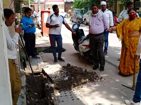 सिद्धार्थ एक्सटेंशन पॉकेट A में बरसाती नालियों की सफाई — 5