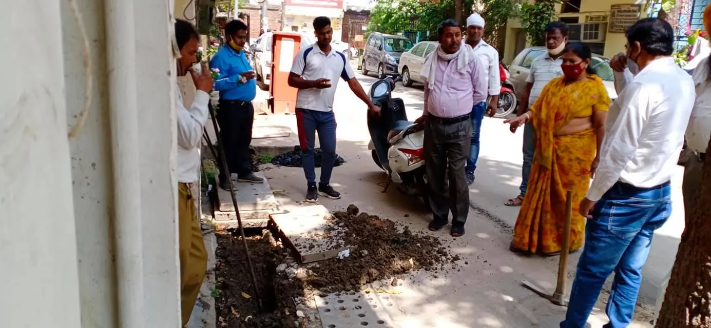 सिद्धार्थ एक्सटेंशन पॉकेट A में बरसाती नालियों की सफाई — तस्वीर 6 में से 8