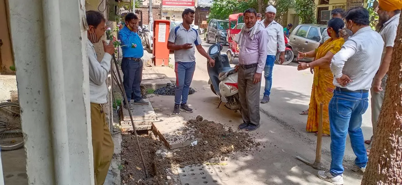 सिद्धार्थ एक्सटेंशन पॉकेट A में बरसाती नालियों की सफाई — तस्वीर 7 में से 8
