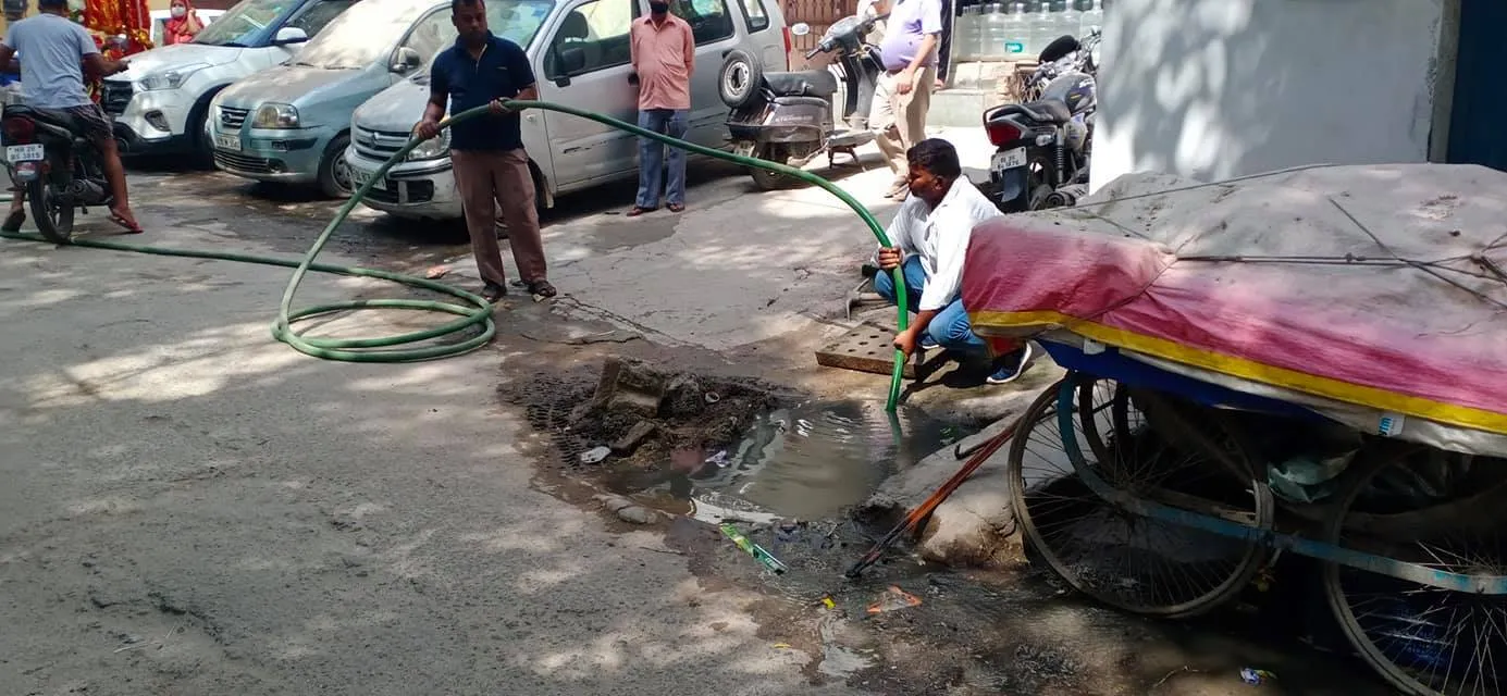 किलोकरी गांव में जलभराव की समस्या का समाधान — तस्वीर 8 में से 11
