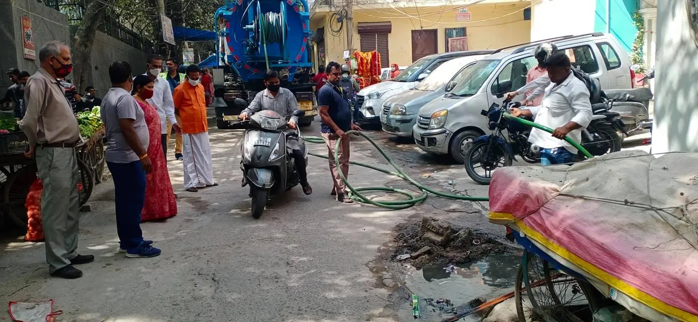 किलोकरी गांव में जलभराव की समस्या का समाधान — तस्वीर 9 में से 11