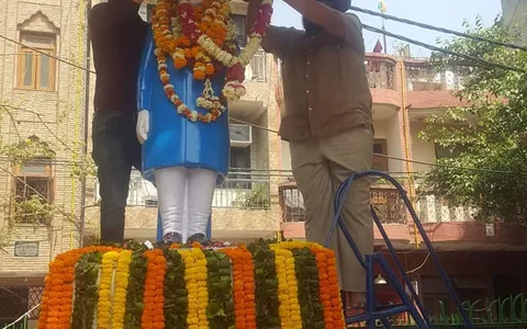 अम्बेडकर जयंती हेतु अम्बेडकर पार्क की सफाई और सजावट