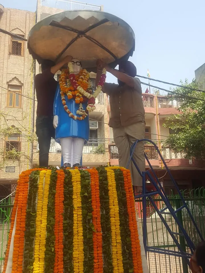 अम्बेडकर जयंती हेतु अम्बेडकर पार्क की सफाई और सजावट — तस्वीर 2 में से 13