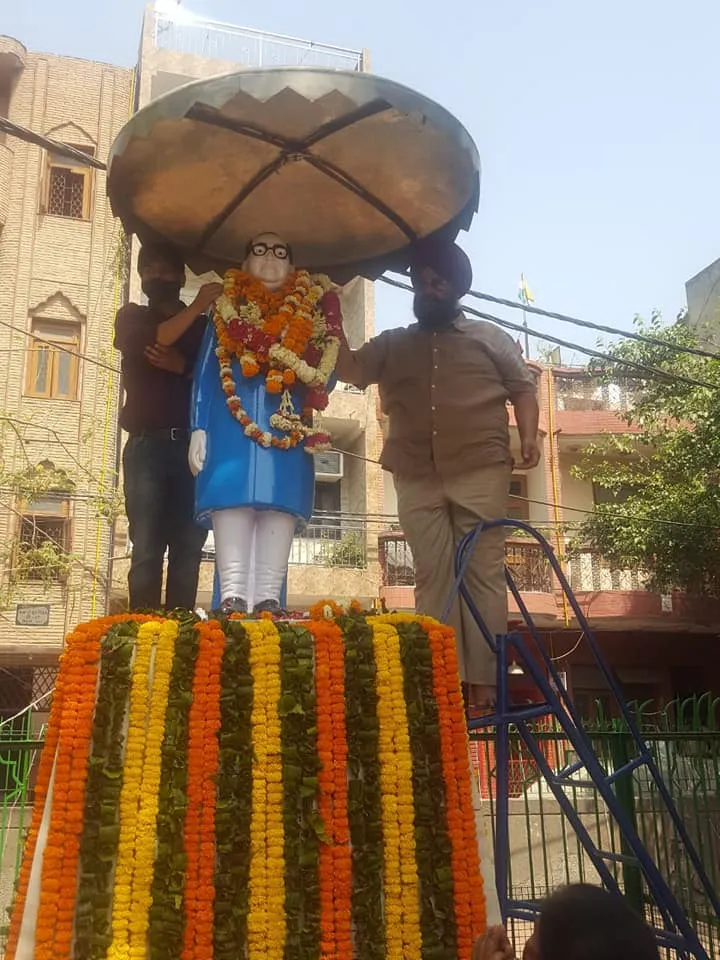 अम्बेडकर जयंती हेतु अम्बेडकर पार्क की सफाई और सजावट — तस्वीर 3 में से 13