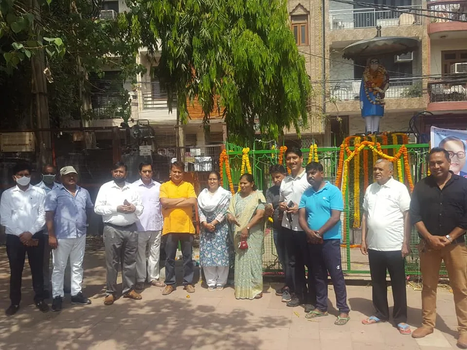 अम्बेडकर जयंती हेतु अम्बेडकर पार्क की सफाई और सजावट — तस्वीर 9 में से 13