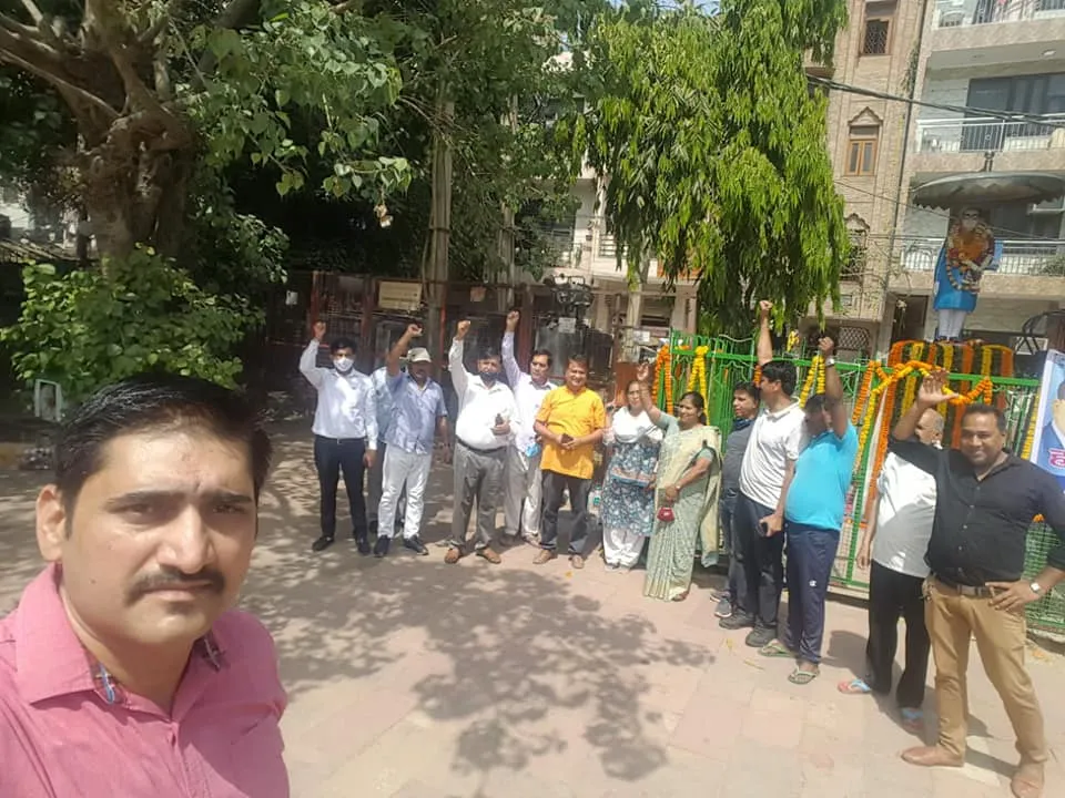 अम्बेडकर जयंती हेतु अम्बेडकर पार्क की सफाई और सजावट — तस्वीर 11 में से 13