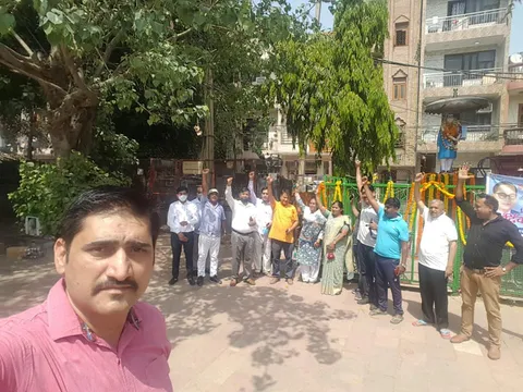 अम्बेडकर जयंती हेतु अम्बेडकर पार्क की सफाई और सजावट — 12