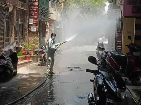 सनलाइट कॉलोनी I और सिद्धार्थ एक्सटेंशन पॉकेट C में सेनिटेशन अभियान