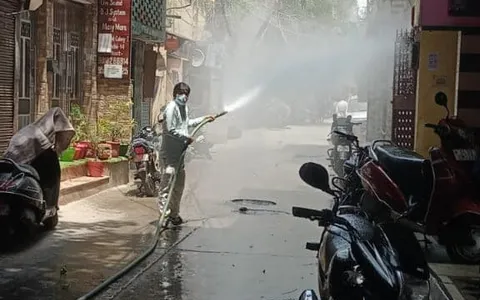 सनलाइट कॉलोनी I और सिद्धार्थ एक्सटेंशन पॉकेट C में सेनिटेशन अभियान