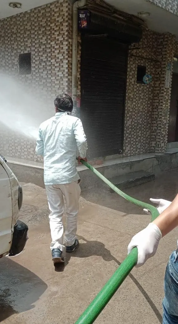 सनलाइट कॉलोनी I और सिद्धार्थ एक्सटेंशन पॉकेट C में सेनिटेशन अभियान — तस्वीर 3 में से 25