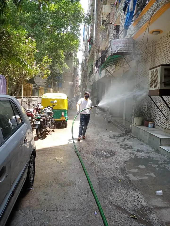 सनलाइट कॉलोनी I और सिद्धार्थ एक्सटेंशन पॉकेट C में सेनिटेशन अभियान — तस्वीर 7 में से 25