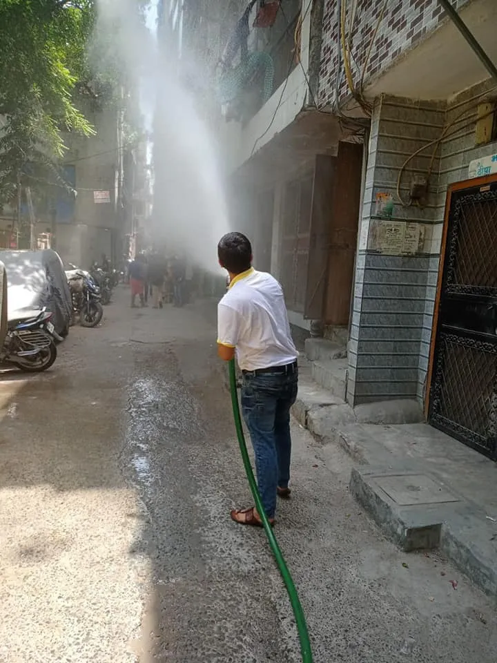 सनलाइट कॉलोनी I और सिद्धार्थ एक्सटेंशन पॉकेट C में सेनिटेशन अभियान — तस्वीर 8 में से 25
