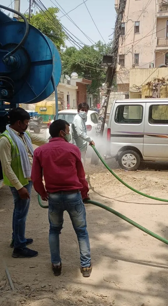 सनलाइट कॉलोनी I और सिद्धार्थ एक्सटेंशन पॉकेट C में सेनिटेशन अभियान — तस्वीर 9 में से 25