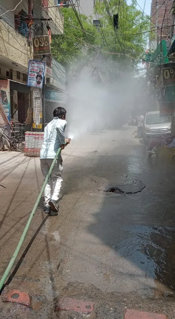 सनलाइट कॉलोनी I और सिद्धार्थ एक्सटेंशन पॉकेट C में सेनिटेशन अभियान — तस्वीर 10 में से 25