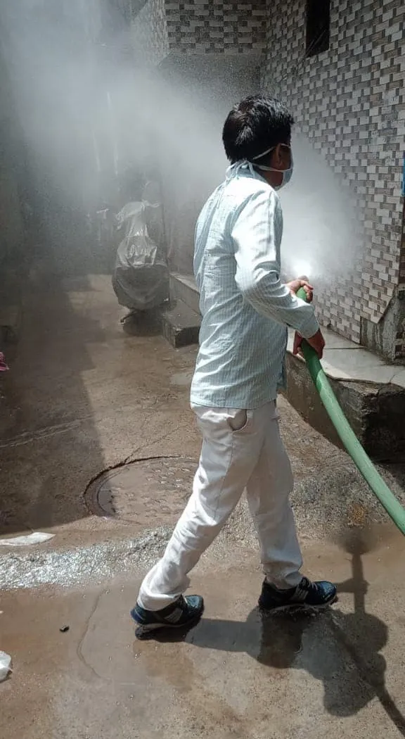 सनलाइट कॉलोनी I और सिद्धार्थ एक्सटेंशन पॉकेट C में सेनिटेशन अभियान — तस्वीर 12 में से 25
